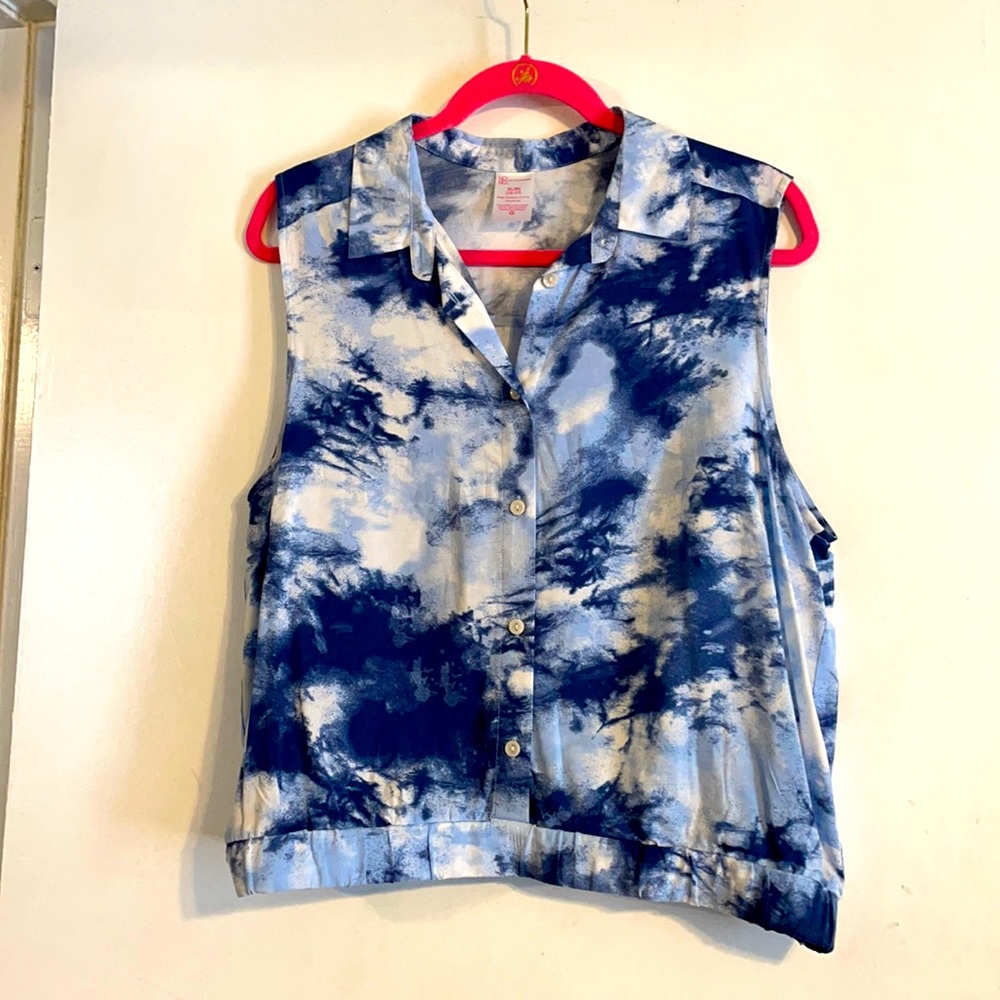 Sleeveless pullover